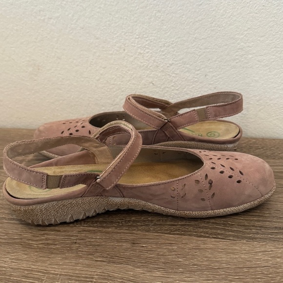 Naot Rari Flat in Mauve, Size 41 (10-10.5) - Picture 3 of 7